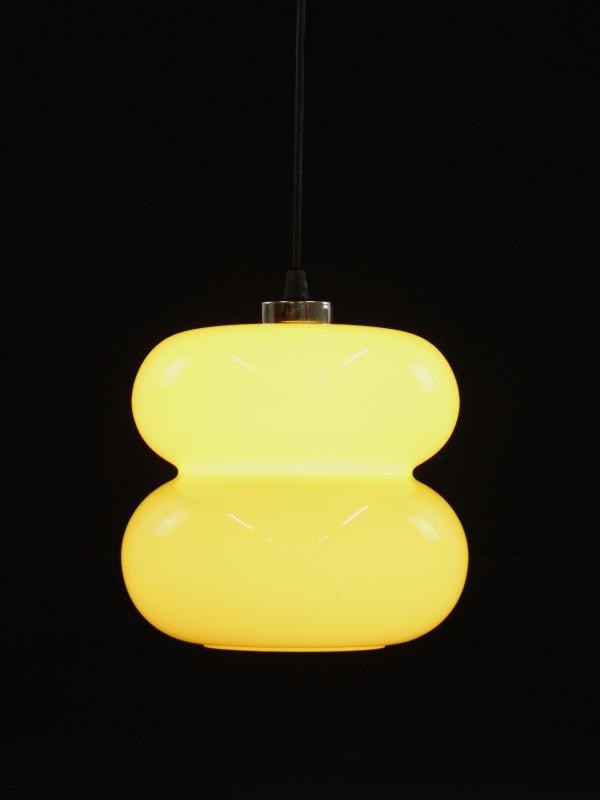 Neongele hanglamp van Herwig en Frank Sterckx voor Glasfabriek De Rupel
