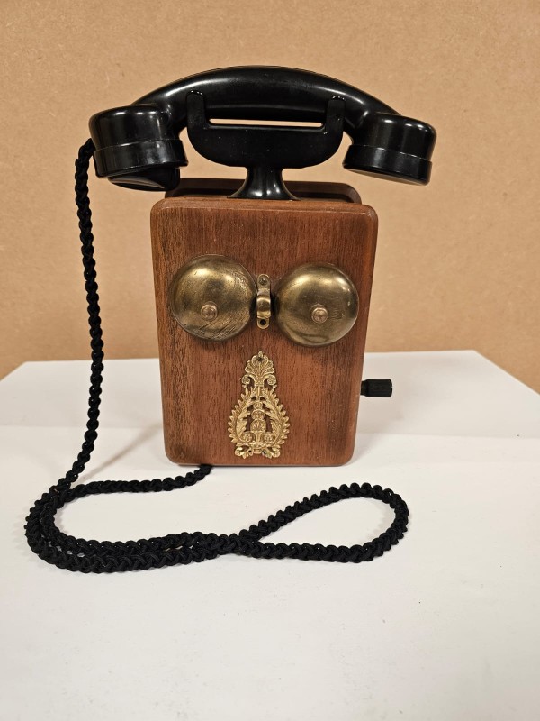 Retro telefoon in hout