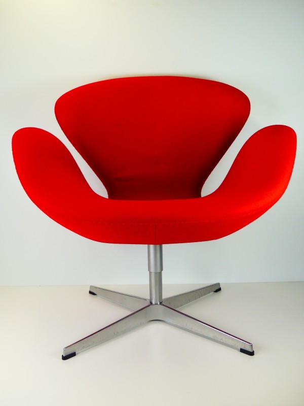 Swan Chair rood