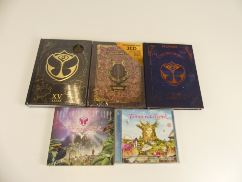 Collectie TomorrowLand Cd's + boeken