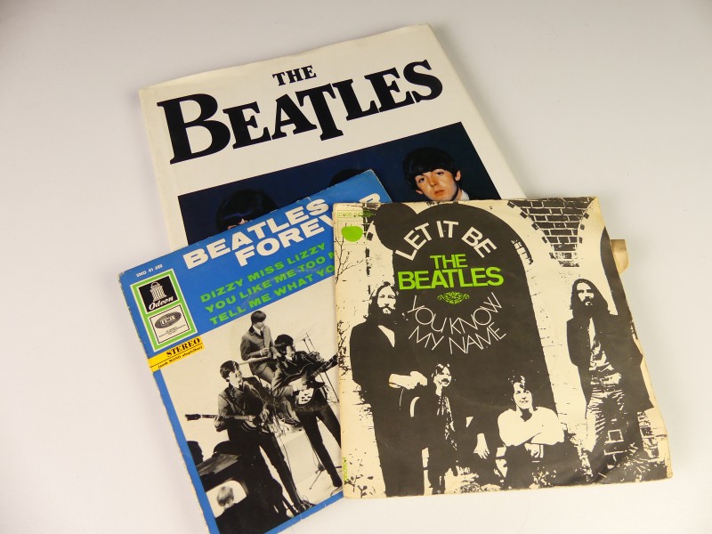 The Beatles boek - Bill Yenne en twee singles