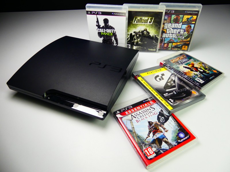 Playstation 3 console + games