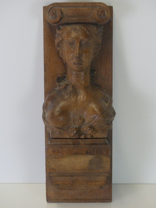 Gesneden console, buste dame