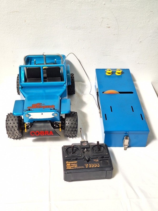 Model race wagen genaamd Serpent 3 / jeep