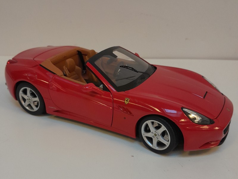 Schaalmodel van een Ferrari California V8