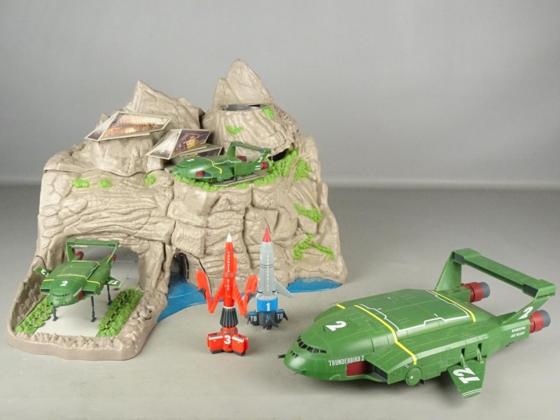 Thunderbirds grot en Thunderbirds 2 vliegtuigen 2015