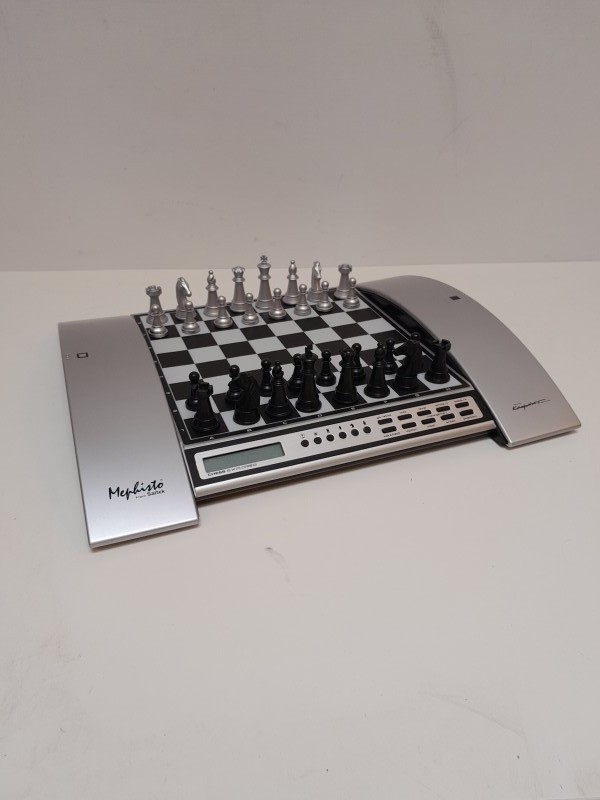 Computer schaakspel -  Saitek Chess Explorer