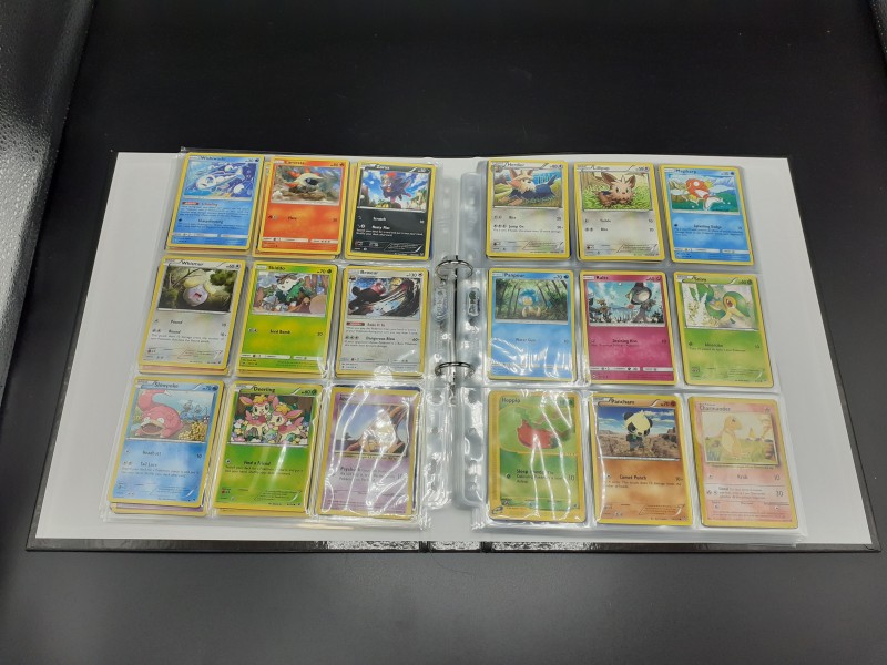 5 Verzamel albums met Pokémon kaarten