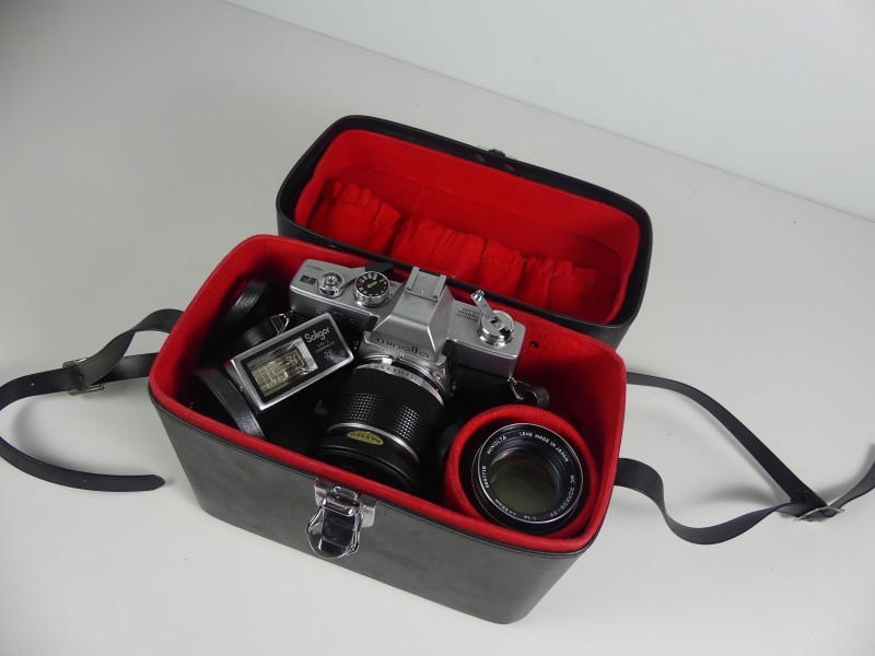 Fotografie lot Minolta SR-T 101 tas met toebehoren