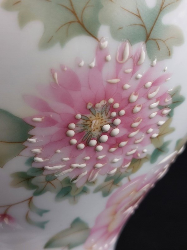 Vaas Limoges met bloemen decoratie