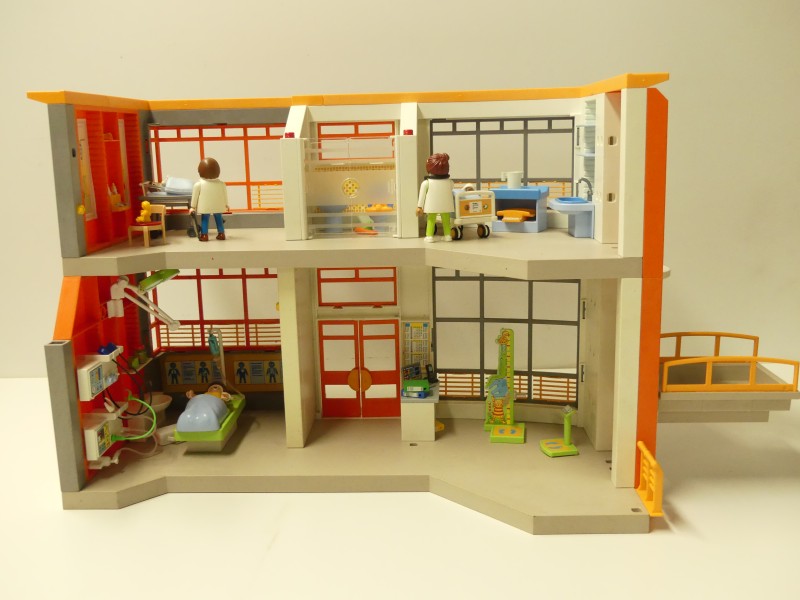 Playmobil Ziekenhuizen in doos + ambulance