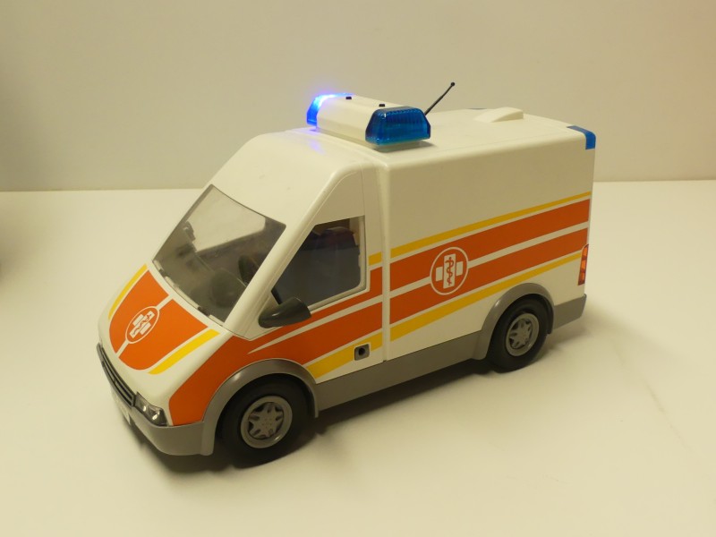 Playmobil Ziekenhuizen in doos + ambulance