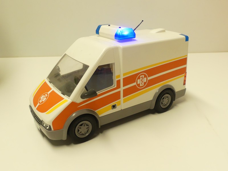 Playmobil Ziekenhuizen in doos + ambulance