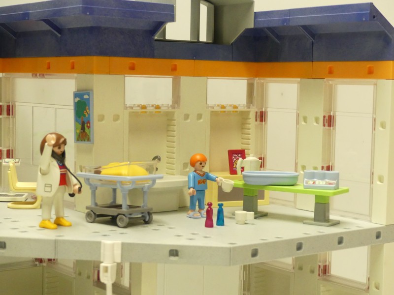 Playmobil Ziekenhuizen in doos + ambulance