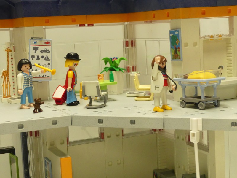 Playmobil Ziekenhuizen in doos + ambulance