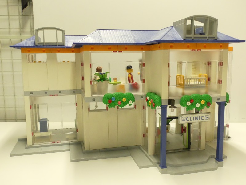 Playmobil Ziekenhuizen in doos + ambulance