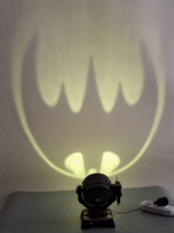 Bat-Signal-lamp