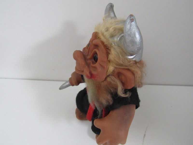 Vintage Thomas Dam troll ( Viking met zwaard )