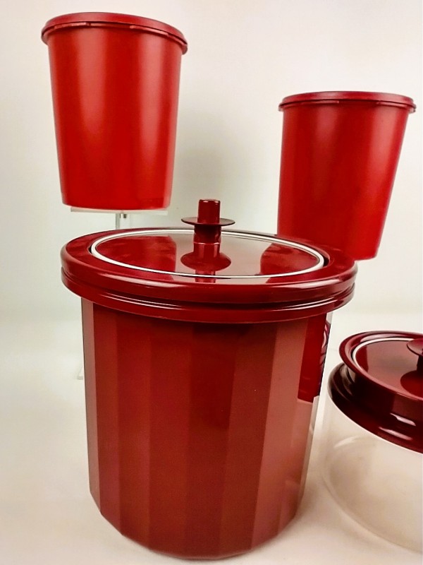 Tupperware set