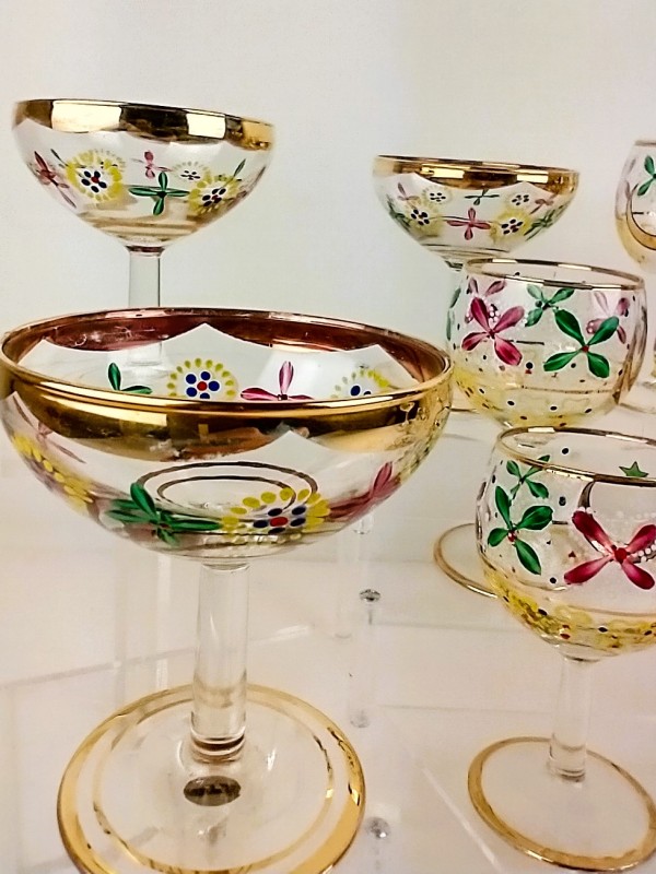 Set Jugendstil geëmailleerde glazen