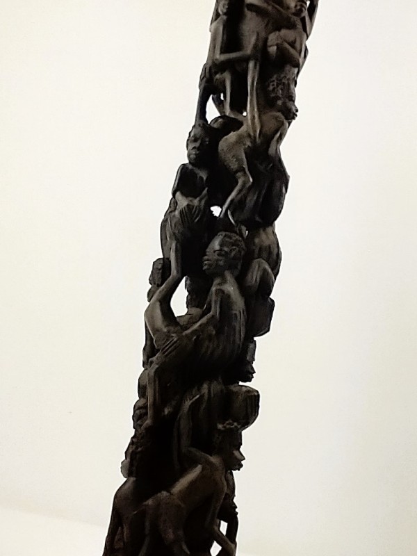 Tribe tree of life, gesneden houtsculptuur