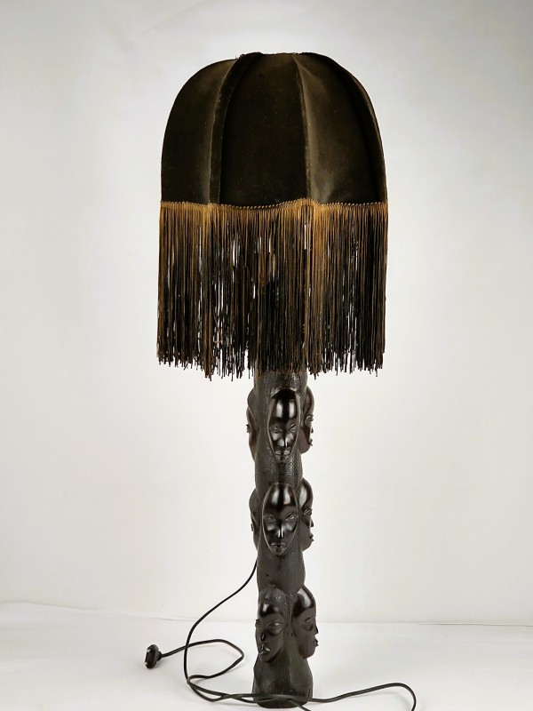 Afrikaanse ebbenhouten tafellamp