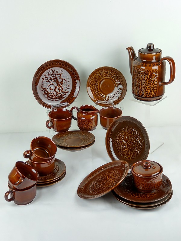 Vintage bruin servies