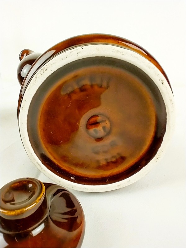 Vintage bruin servies