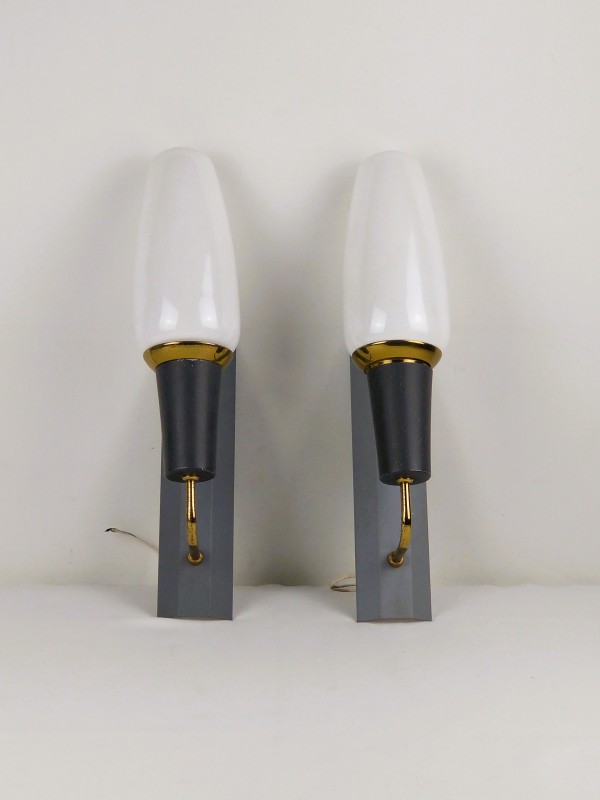 Een set van twee Mid-Century stijl Philips wandlampen