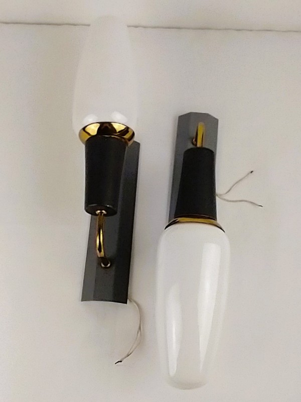 Een set van twee Mid-Century stijl Philips wandlampen