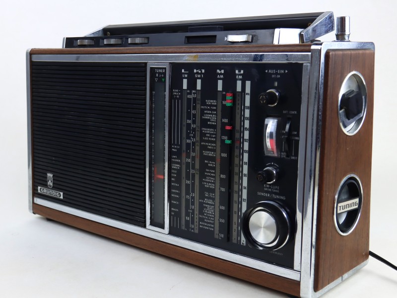 Grundig SATELLIT 208 - Draagbare radio