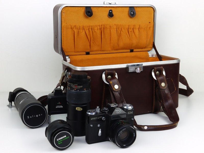 Vintage ZENIT EM Fotocamera + volledige uitrusting