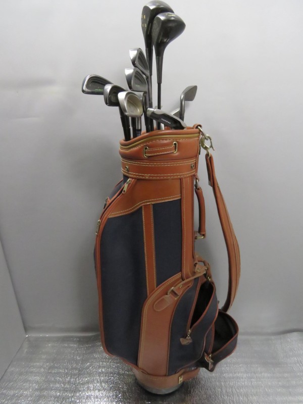 Veertien golfclubs en "DAIWA" caddy.