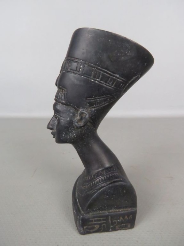 Klein buste beeld "Nefertiti"