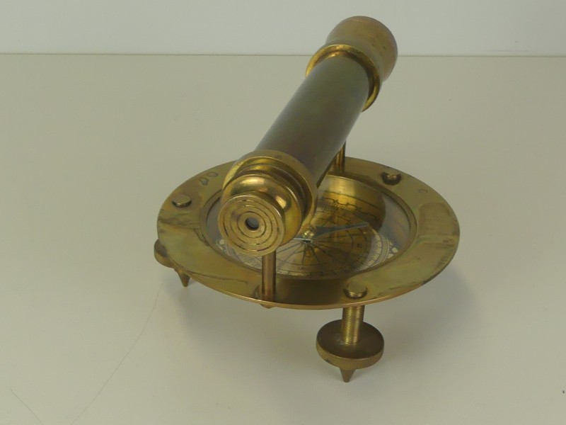 Vintage gouden messing kompastelescoop.