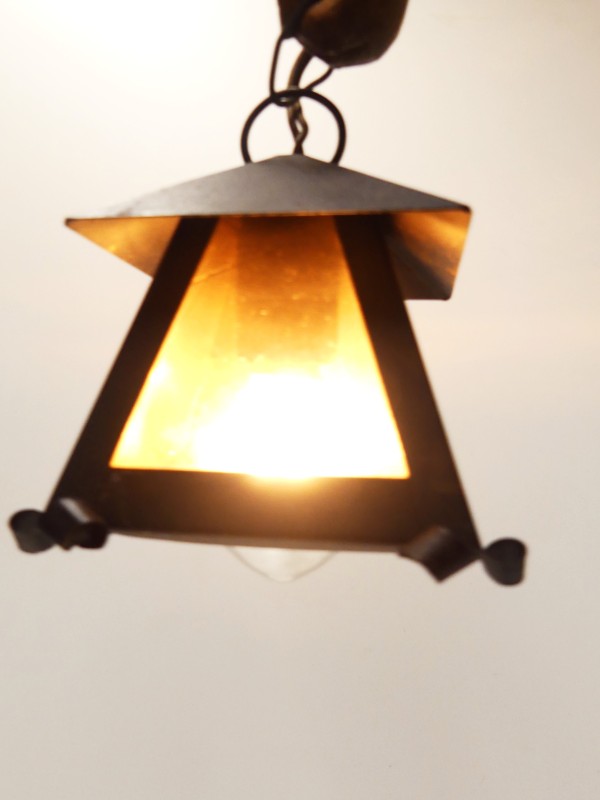 Vintage handgesneden houten bergbeklimmer hanglamp met lantaarn