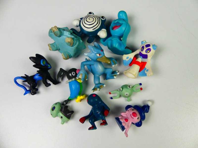 Gotta catch 'em All - Pokémon figuren en pokéballs