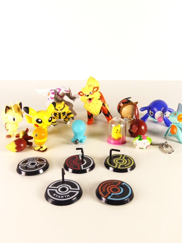 Lot Pokémon Figuren