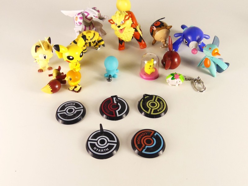 Lot Pokémon Figuren