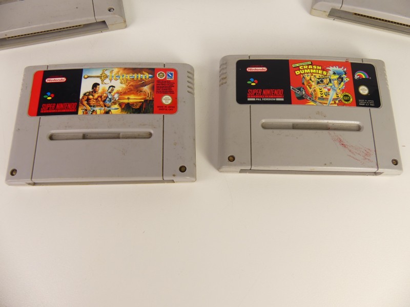 8 vintage Super Nintendo spelletjes