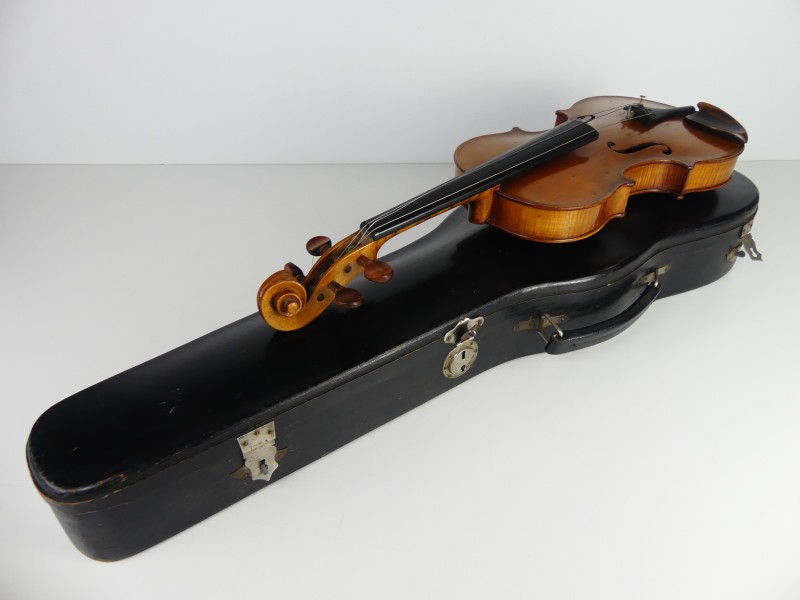 Viool gemerkt met Stradivarius