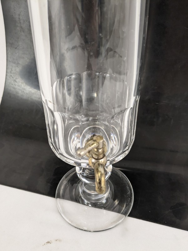 Kristallen geslepen decanter met kraantje [Val St Lambert]