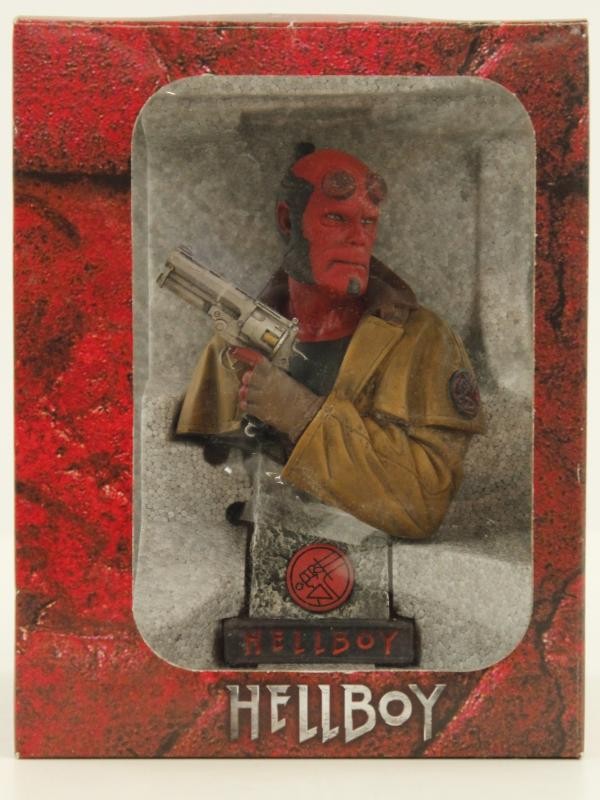 Hellboy Buste in Originele Verpakking samen met B.P.R.D Hell on earth 4