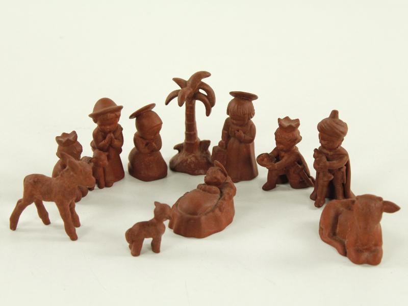 Goebel - vintage, kleine kerstfiguren uit gebakken klei (11 stuks)