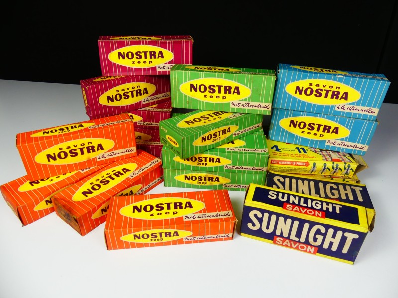 Lot vintage Sunlight en Nostra zeep