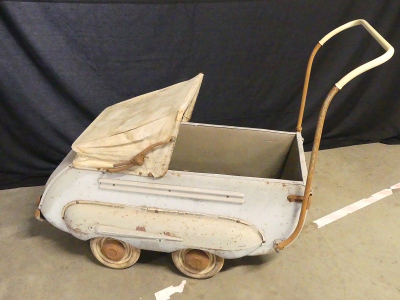 Vintage oude kinderwagen Swan