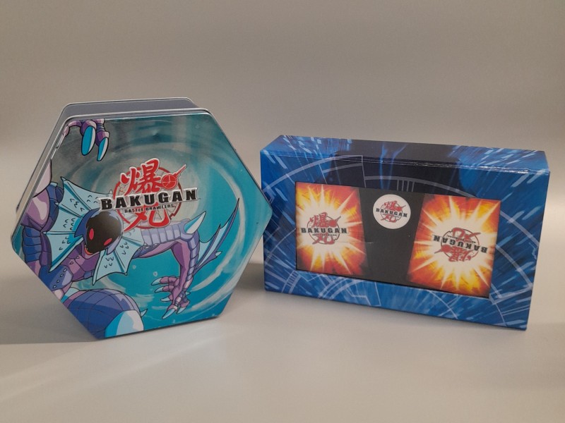 Lot van iets meer dan 60 speelkaarten en 18 Bakugan (3)