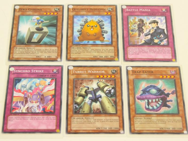 200+ yu-gi-oh kaarten in tinnen doos