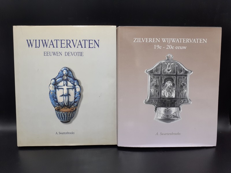 Wijwatervaten eeuwen devotie + Zilveren wijwatervaten 19e - 20e eeuw boeken