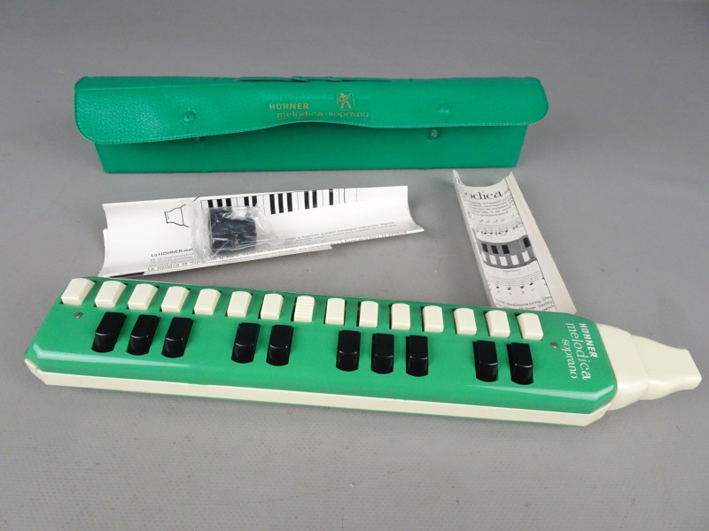 2 Hohner melodica's met handleiding en extra mondstuk